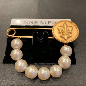 Anne Klein ll  pin